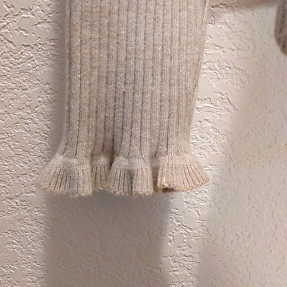 NILS SPORTSWEAR RIBBED AND RUFFLED CREAM HOODIE W/KANGAROO POCKET - Picture 6 of 9